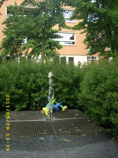 AMSTERDAM 2011 - amst. woda na osiedlu.JPG