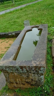 Nieoficjalna zaka... - Mihintale-bath-2. Jeden z zabytkow starożytnego miasta na Sri Lance - Anuradhapurny.JPG