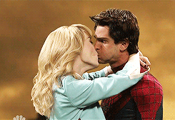 Peter Parker  Gwen Stacy Niesamowity Spider-Man - tumblr_n52e1zWcA31qeekseo8_250.gif