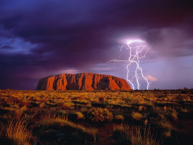 640x480 Tapety Android - Lighting Storm, Uluru National Park, Australia.jpg
