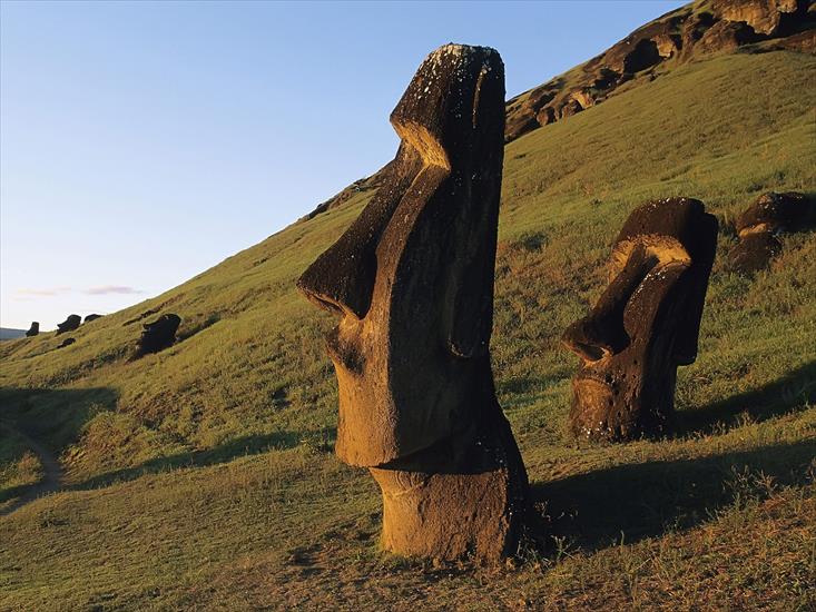 Super tapety 31 - Moai_Statues_1600 x 1200.jpg