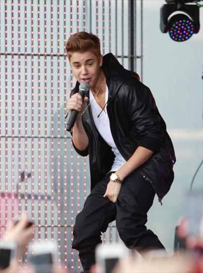 Justin Bieber  Sunrise 2012 - fbfd.jpg