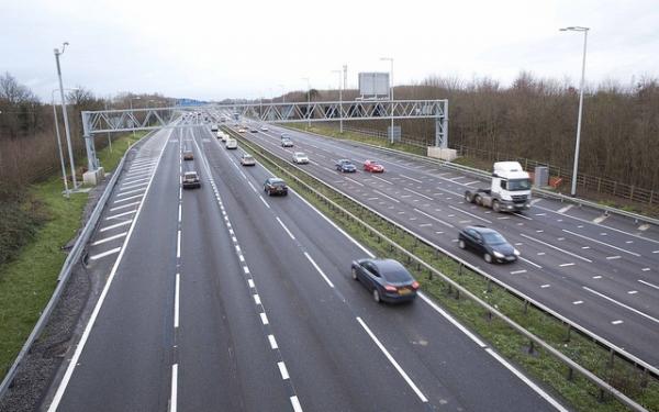 na świecie - anglia motorway smart Highways England.jpg