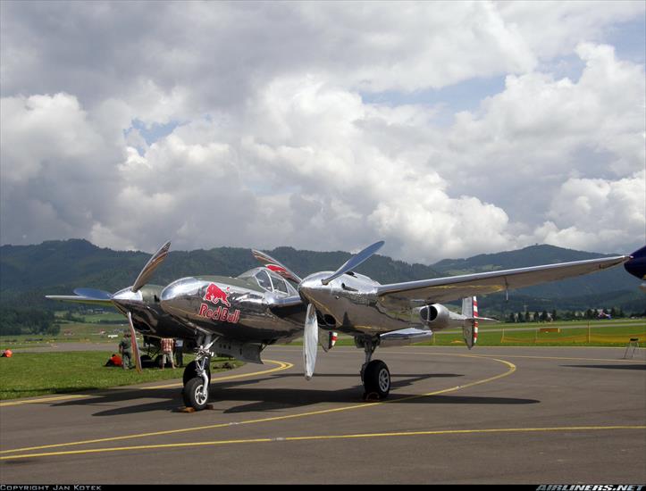 Tapety Samol.II wś - P-38L Lightning.jpg