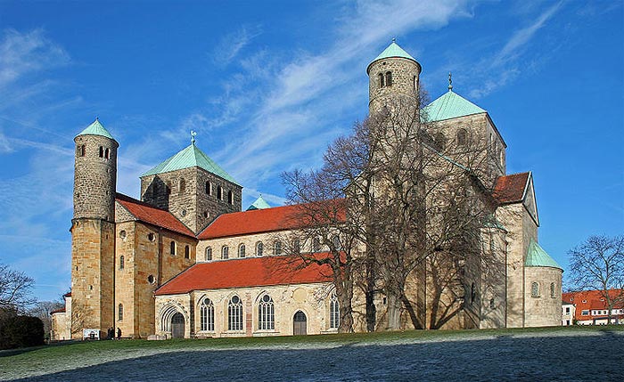 Pierwsze wieki chrześcijaństwa - architektura, sztuka - obrazy - HildesheimStMich.jpg