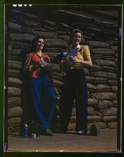 America 1930s-40s in color - America 1930s-40s in Colour Pictures CD 961.jpg