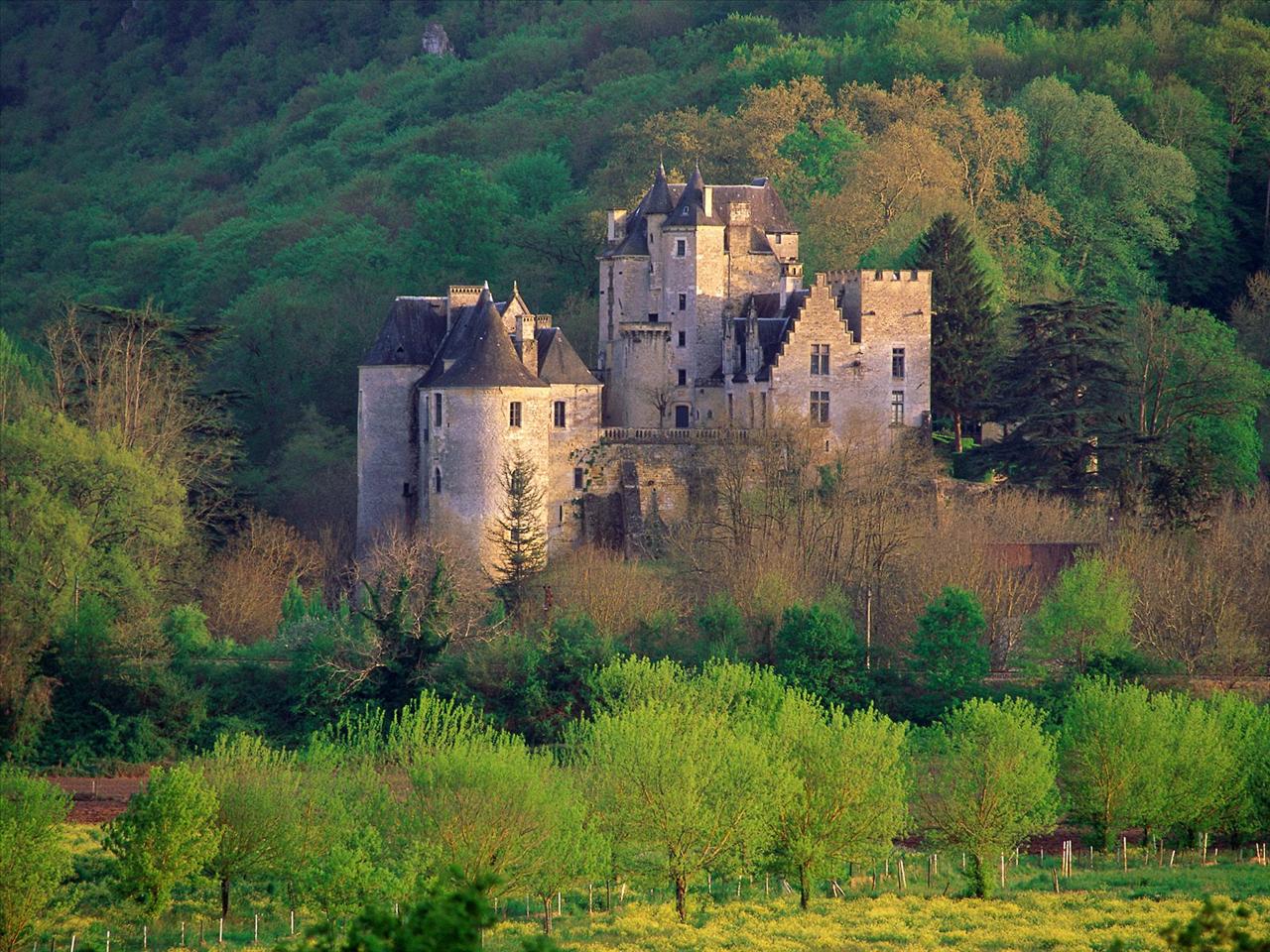 Zamki i palace - Fayrac_Manor,_Beynac,_France.jpg