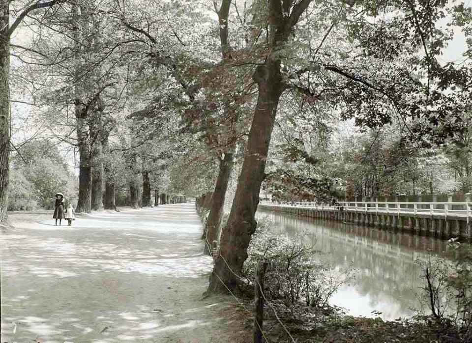 Bydgoszcz na starej fotografii - Spacer nad Kanałem1.jpg