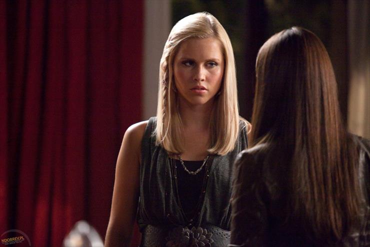 The Vampire Diaries - Elena i Rebeca.jpg