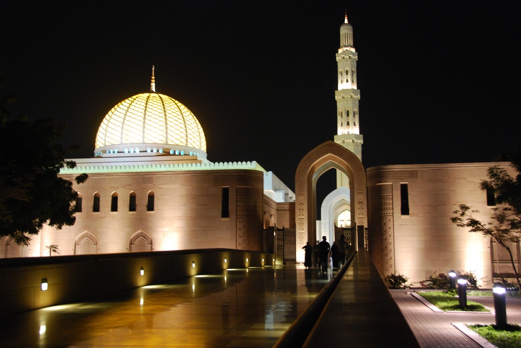 Architektura - Sultan Qaboos Grand Mosque in Muscat -  Oman night.jpg