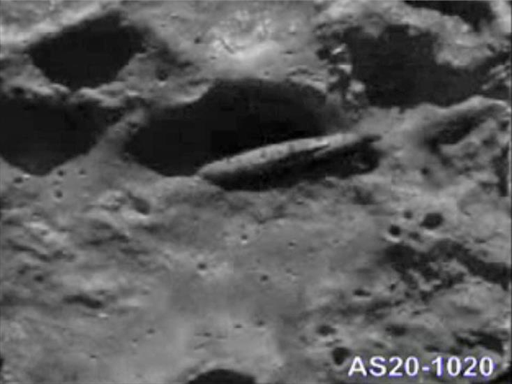  Apollo 20 - statek w kraterze.jpg