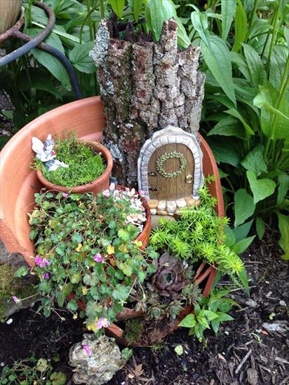 Miniaturowe ogrody w stłuczonych donicach - broken-pot-fairy-garden-12.jpg