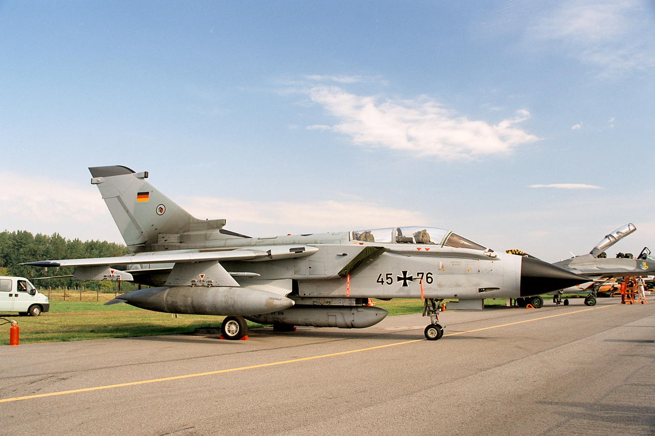 Tornado - samolot... - Tornado IDS nr 45-76 z Luftwaffe na wystawie statycznej, Radom Air Show 2005.jpg