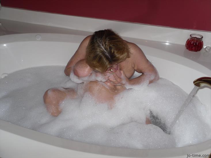 Granny In The Tub Playing With Her Tits - omegleplus.com 14.jpg