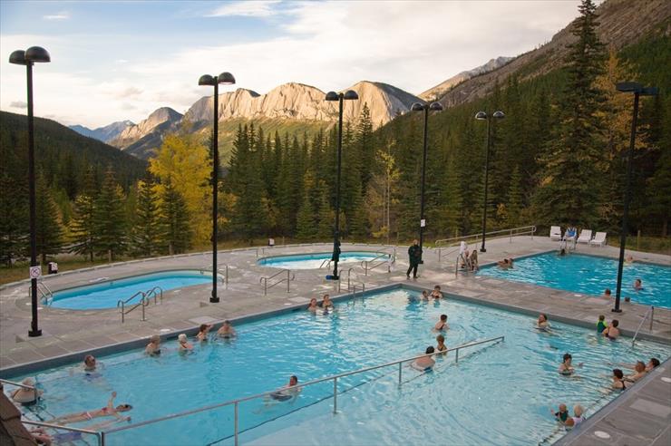 Co warto obejrzec w Zachodniej Kanadzie - Miette Hot Springs Pool - Jasper.jpg