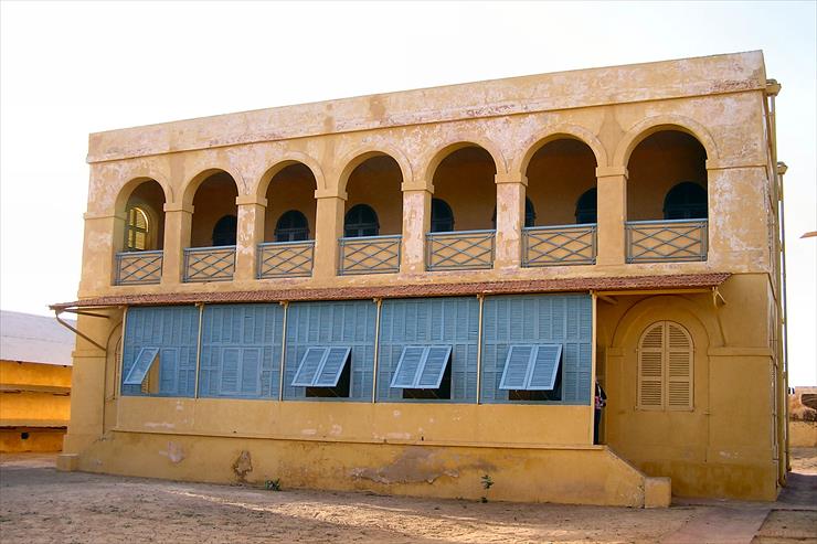 Senegal - Podor_Batiment-principal_fort.jpg