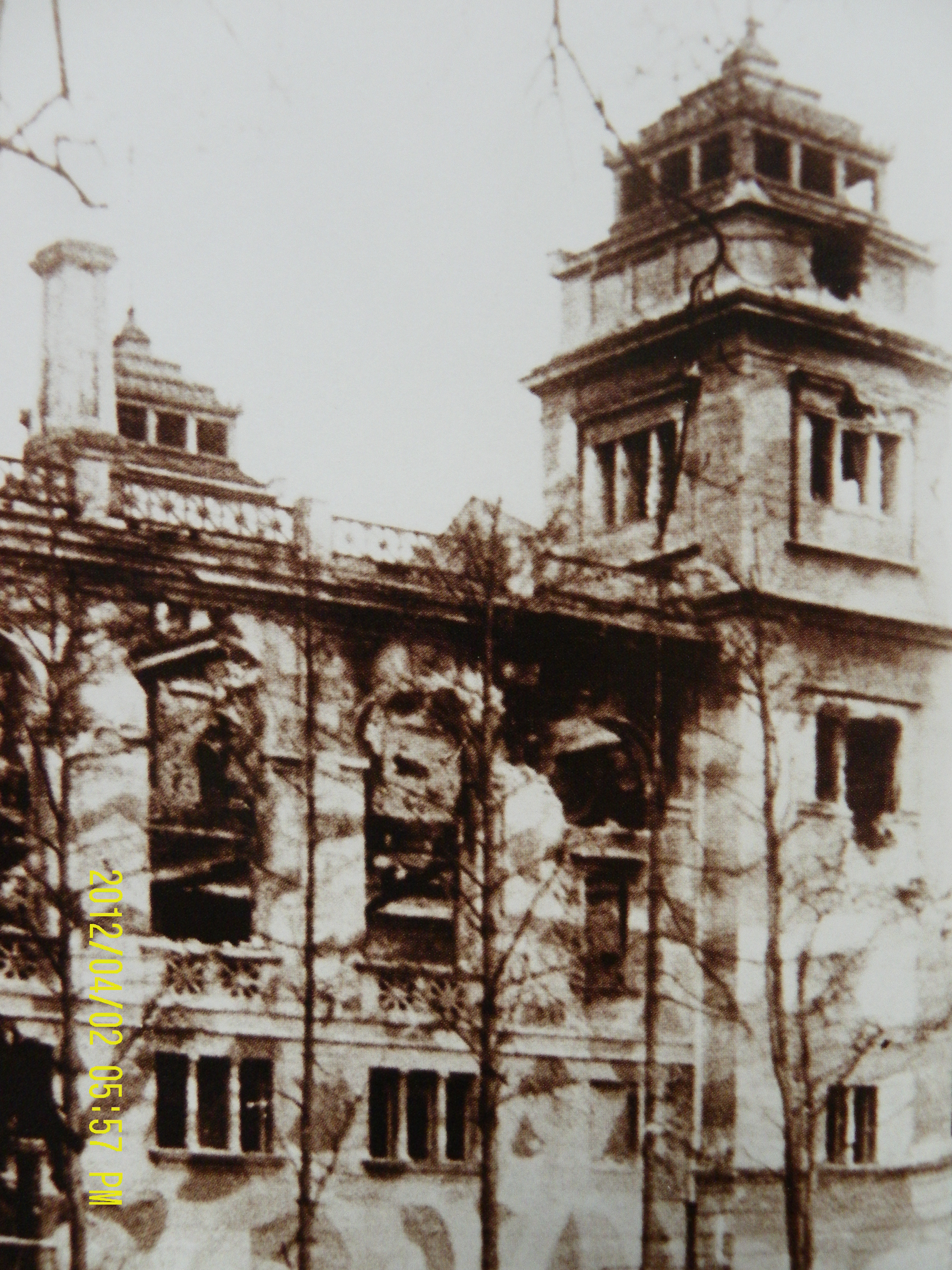 Budynki Użyteczno... - Bydgoszcz, częściowo spalony teatr Miejski w dniu 27 01 1945r.Zdjęcie z 30 01 1945r.JPG